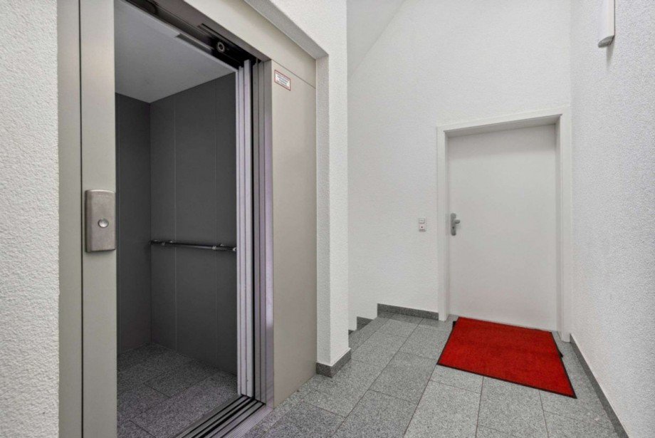 Treppenhaus/Lift Dachgeschosswohnung Augsburg