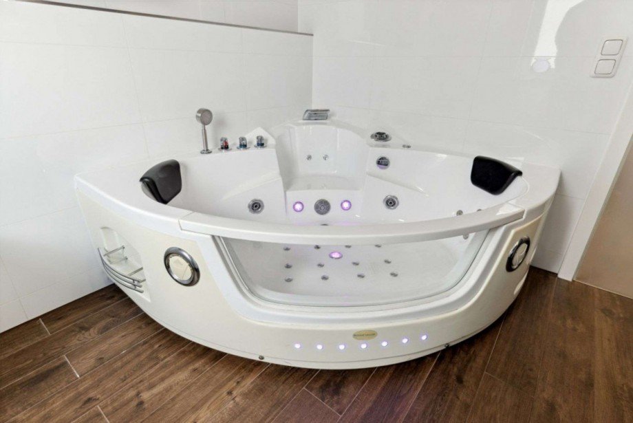 Whirlpoolwanne Dachgeschosswohnung Augsburg