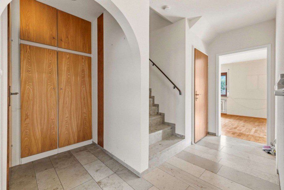 Eingangsbereich Reihenmittelhaus Neus��