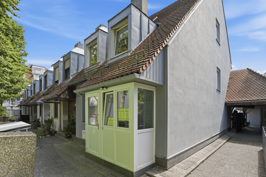 Au�enansicht Eingangsbereich Reiheneckhaus Augsburg