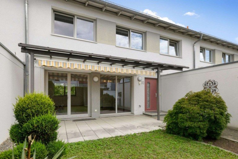 Au�enansicht Augsburg Reihenmittelhaus Familienfreundliches Wohnen nahe Uniklinik Augsburg